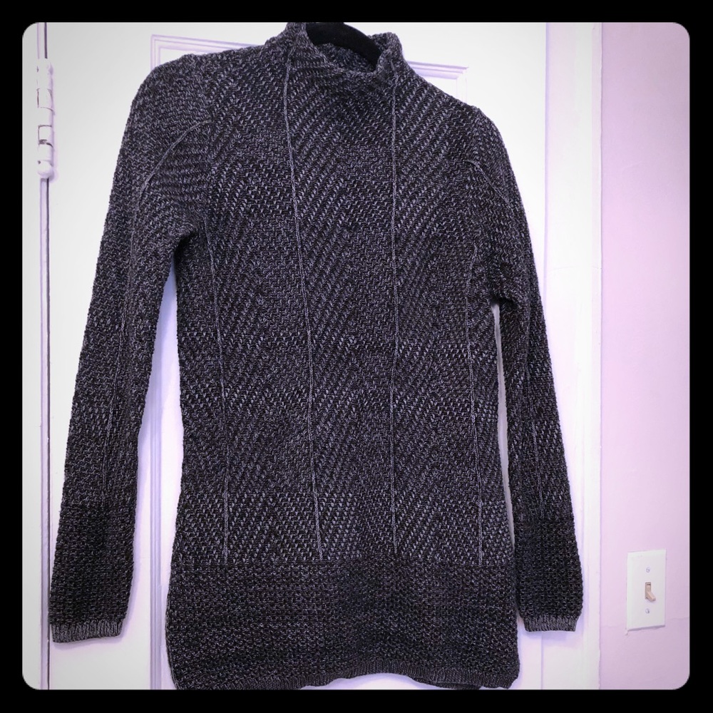 Mock neck marked knit sweater tunic